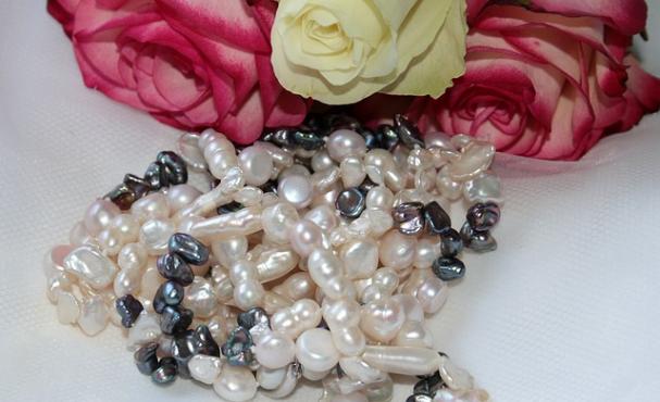 Beading With Ruby - Pearl Necklace - East Side Centre